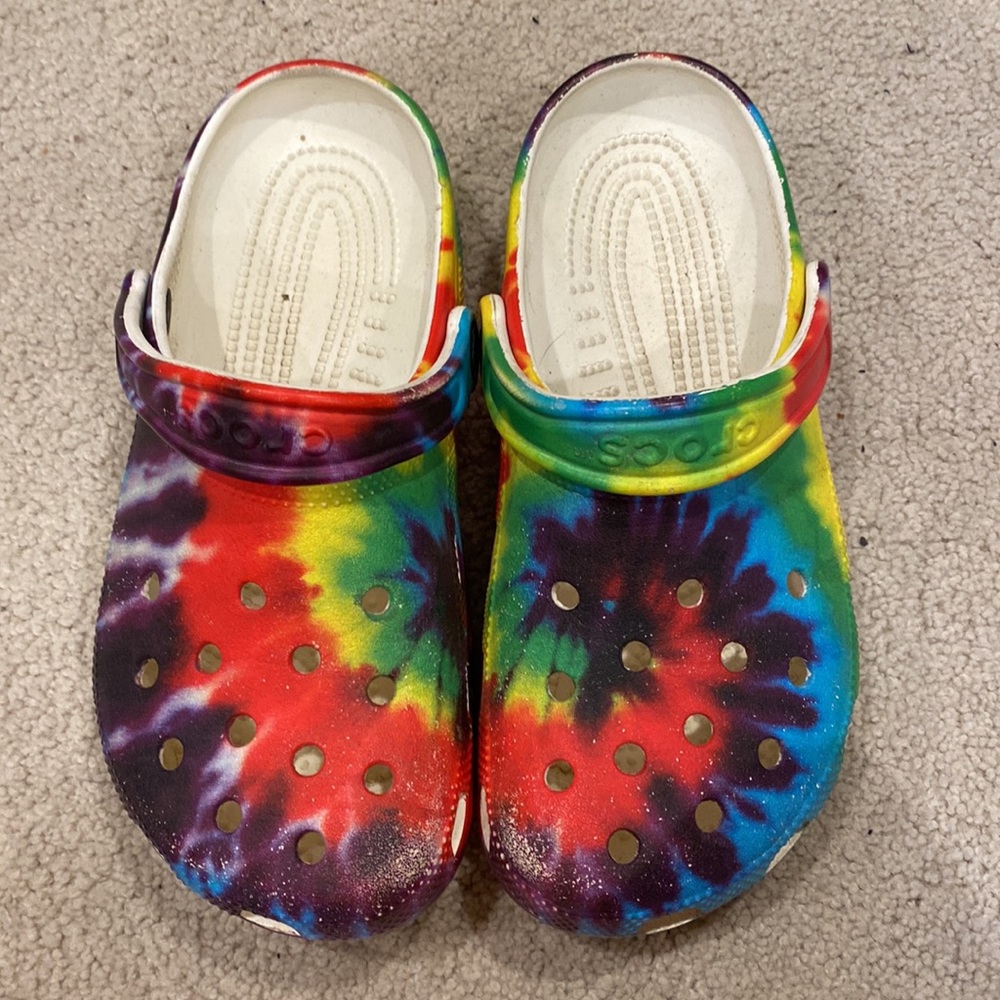 rainbow swirl crocs